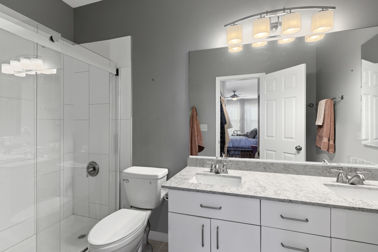 301 W Scott Street Unit: 104