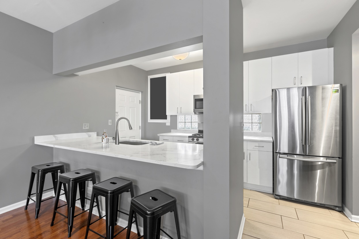 301 W Scott Street Unit: 104