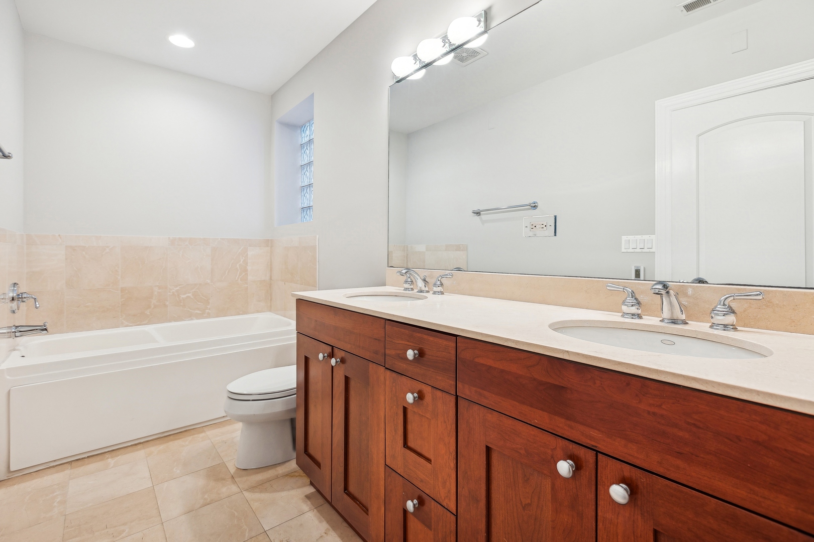 3537 N Wilton Avenue Unit: 3