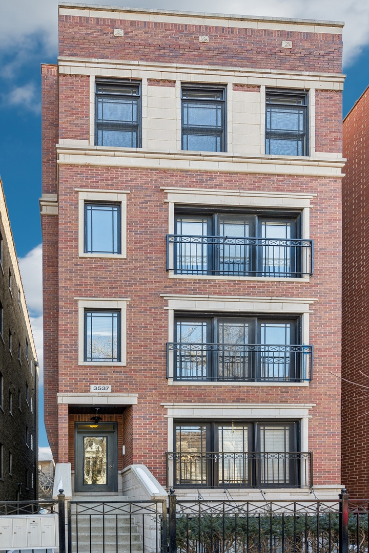 3537 N Wilton Avenue Unit: 3