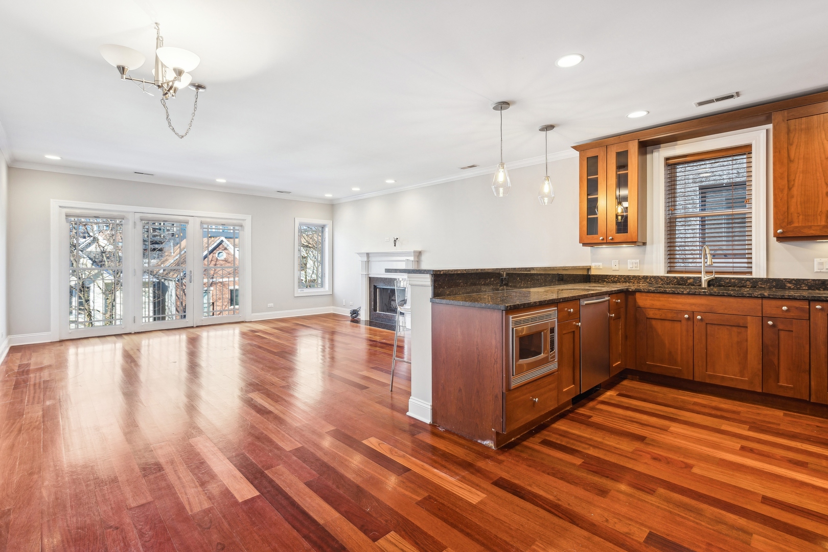 3537 N Wilton Avenue Unit: 3