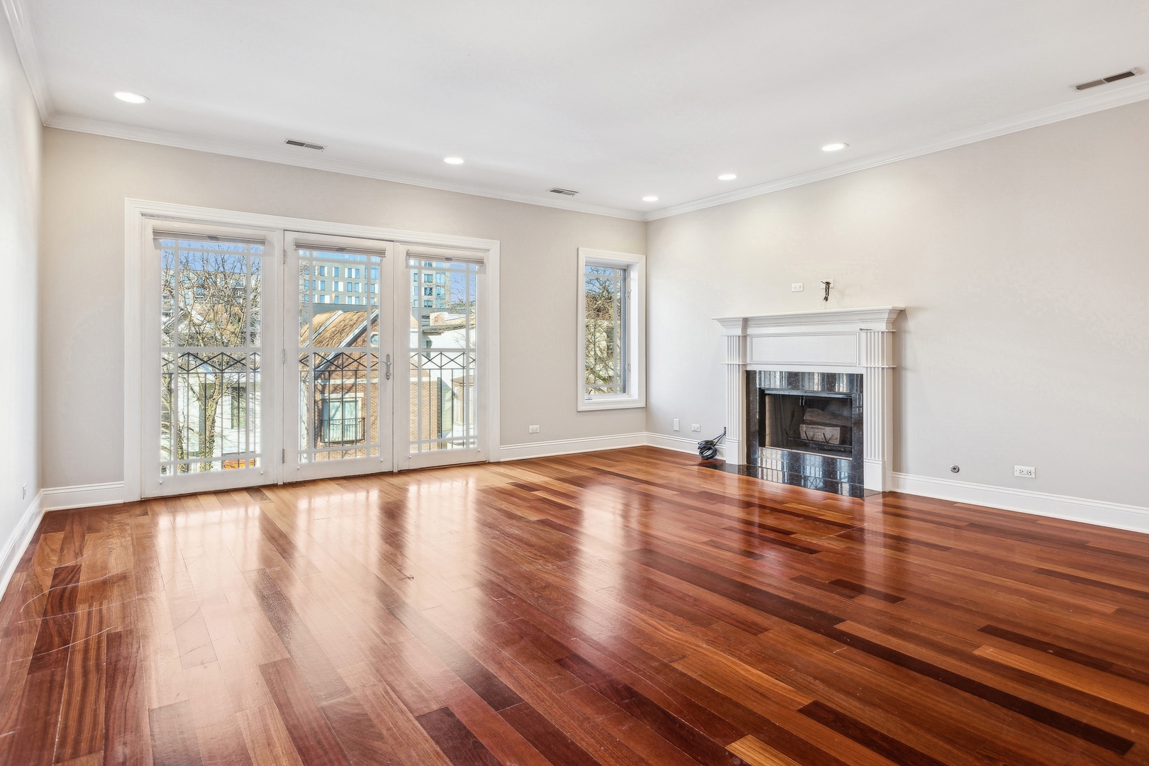 3537 N Wilton Avenue Unit: 3