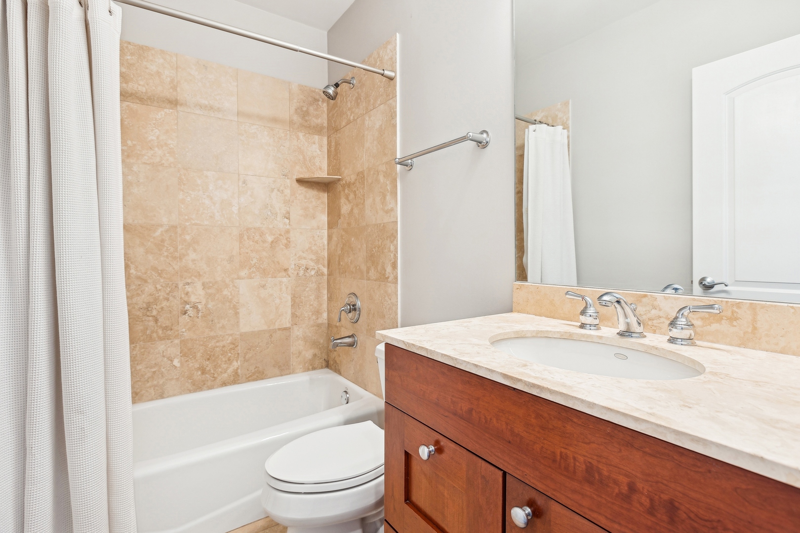 3537 N Wilton Avenue Unit: 3