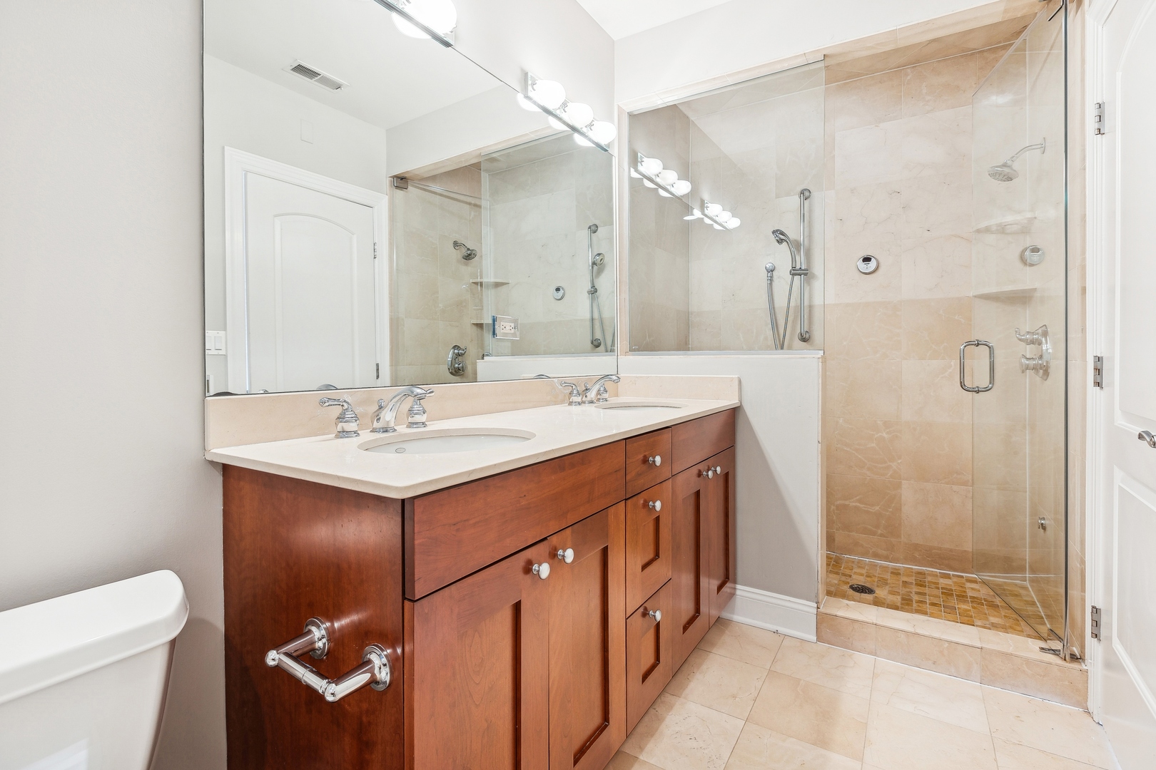 3537 N Wilton Avenue Unit: 3