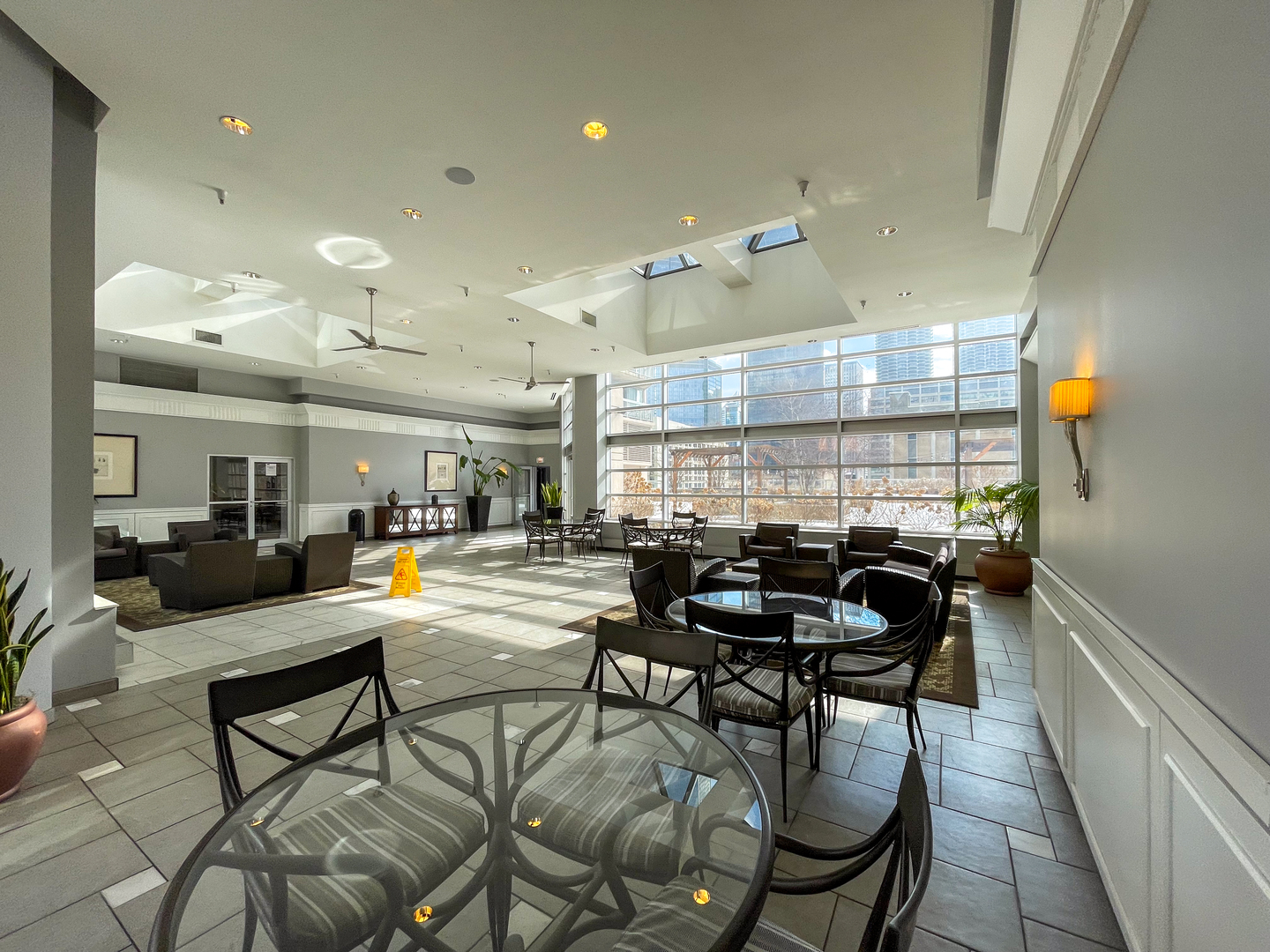 545 N Dearborn Street Unit: 2501