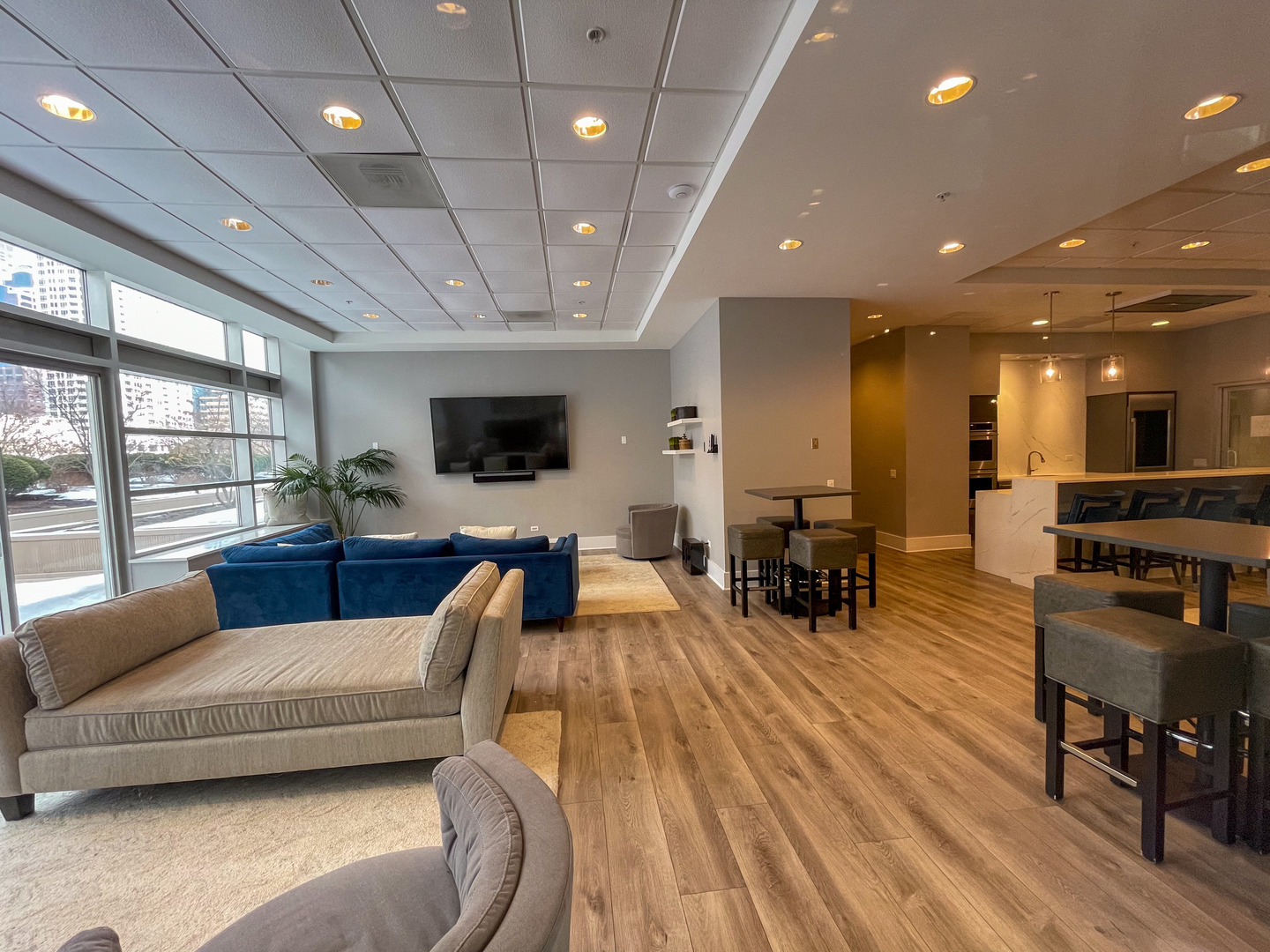 545 N Dearborn Street Unit: 2501