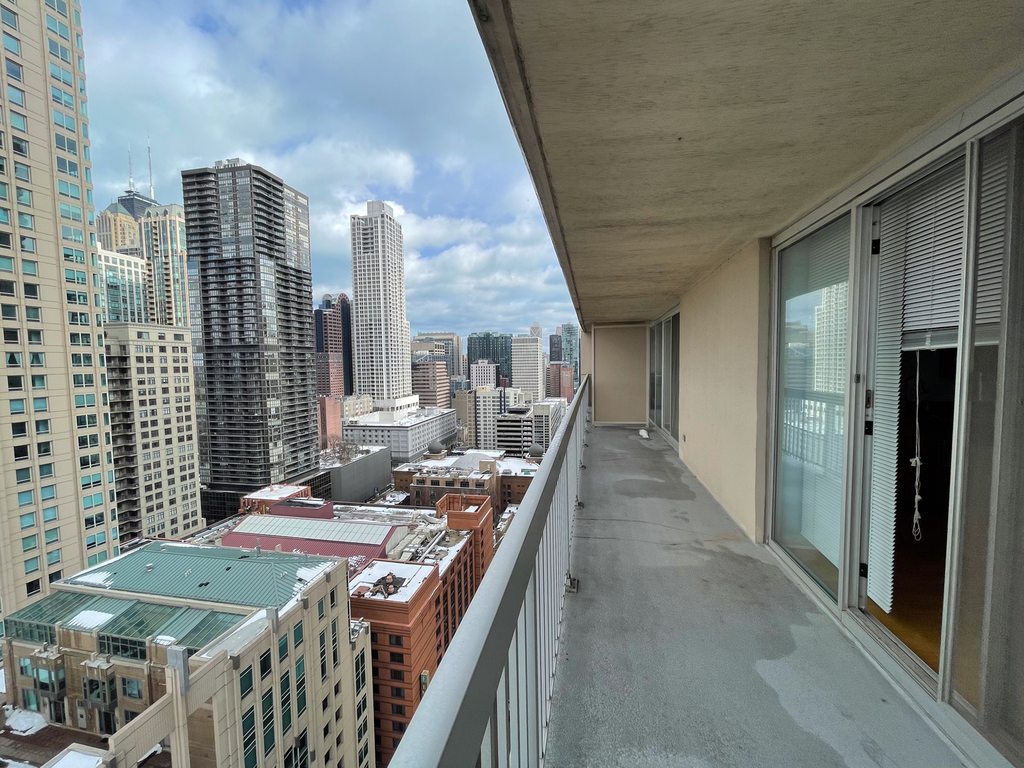 545 N Dearborn Street Unit: 2501