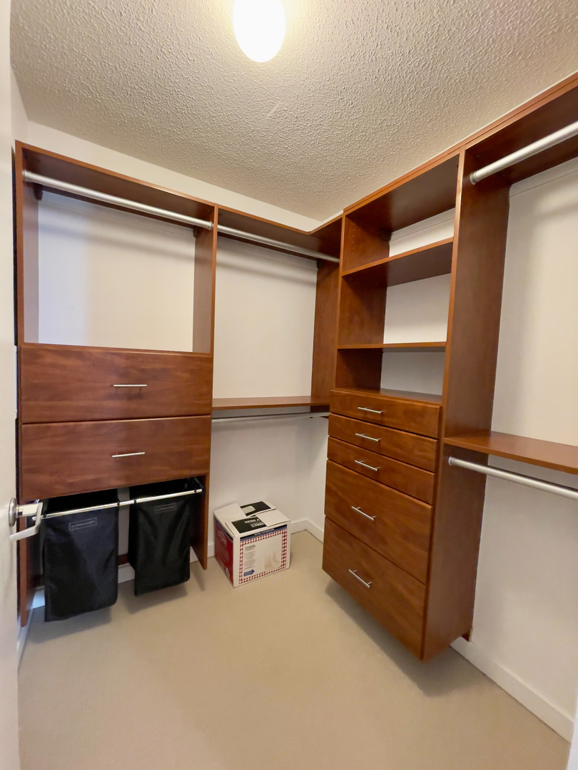 545 N Dearborn Street Unit: 2501