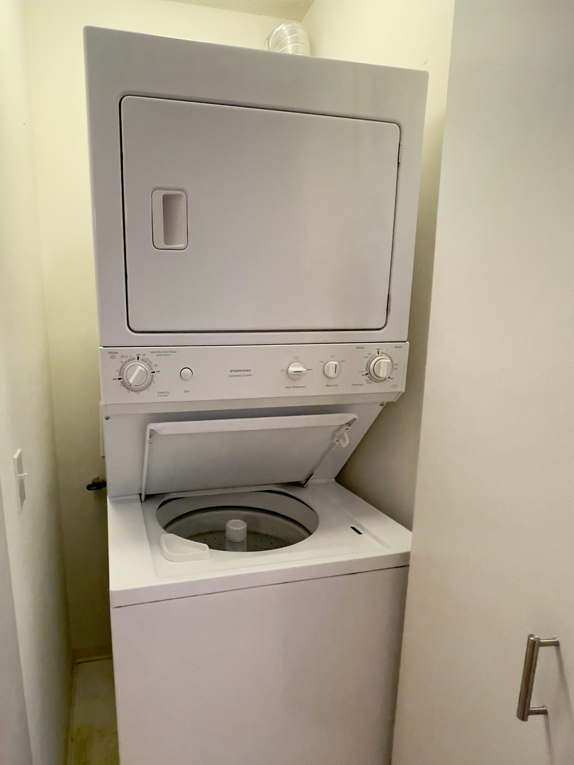 545 N Dearborn Street Unit: 2501