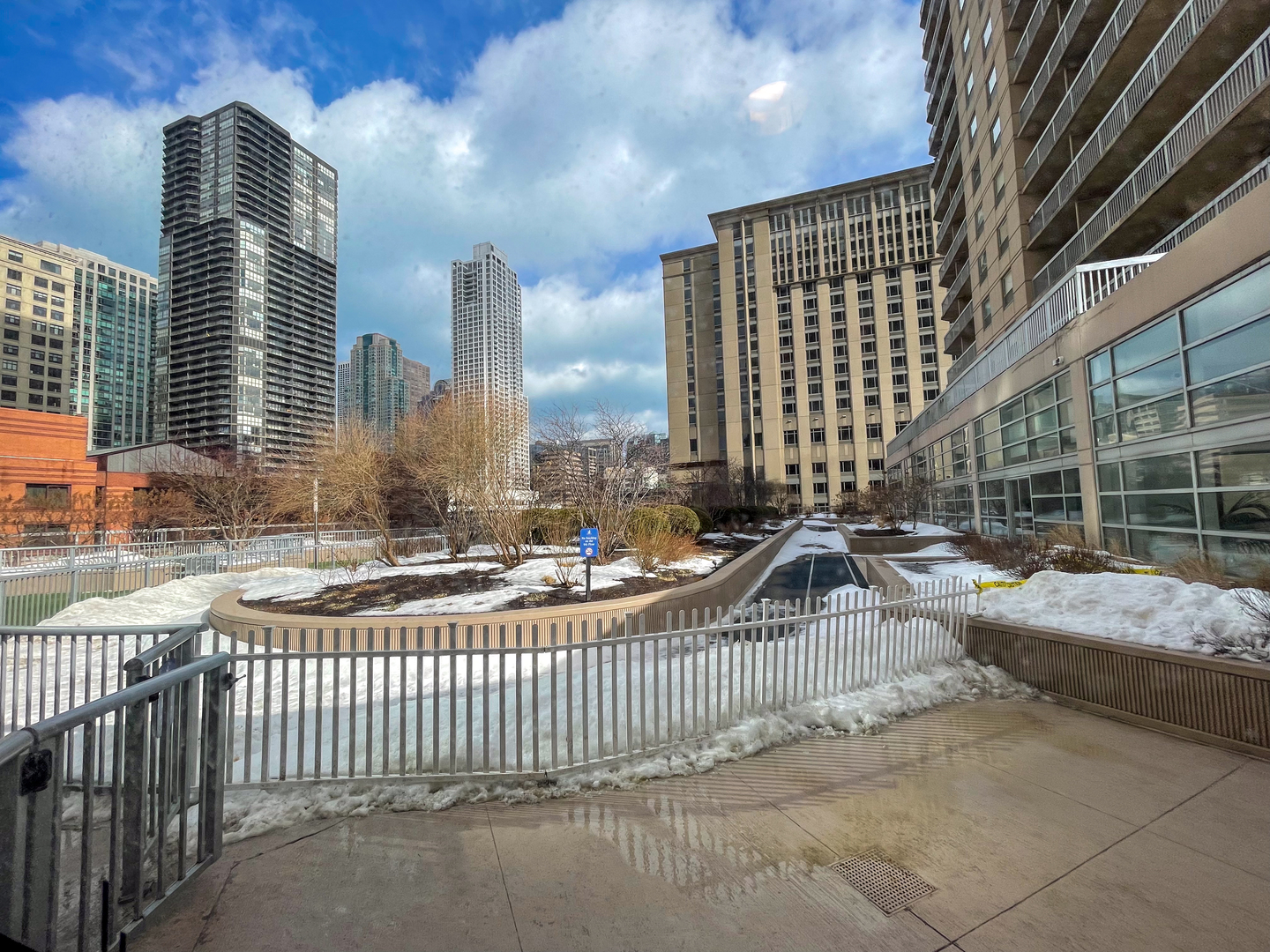 545 N Dearborn Street Unit: 2501