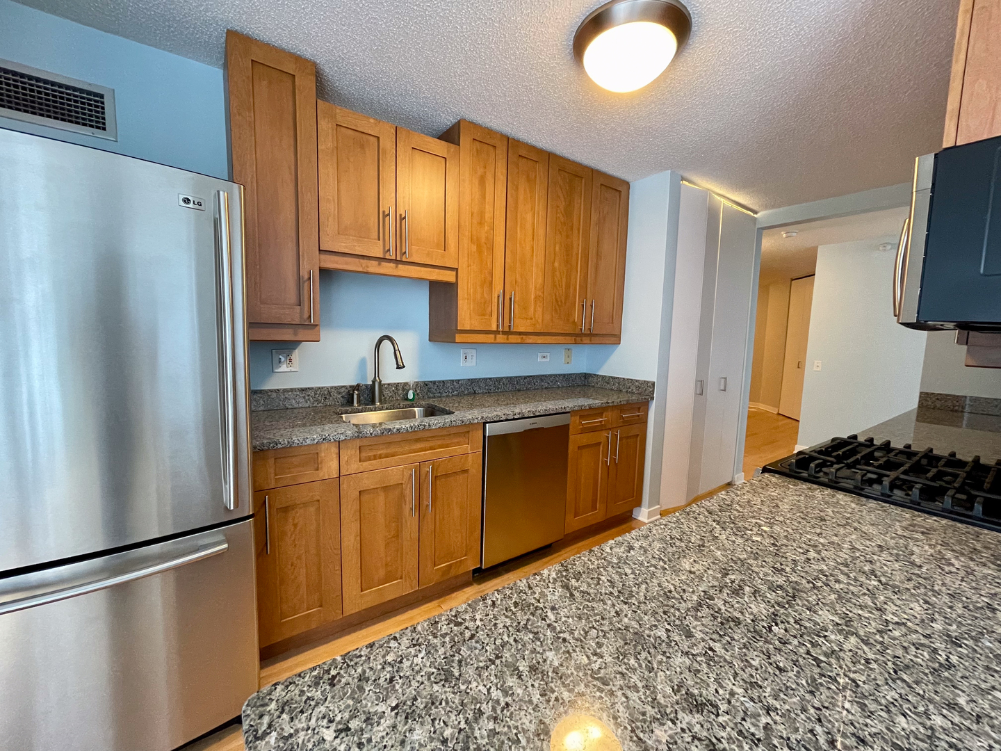 545 N Dearborn Street Unit: 2501