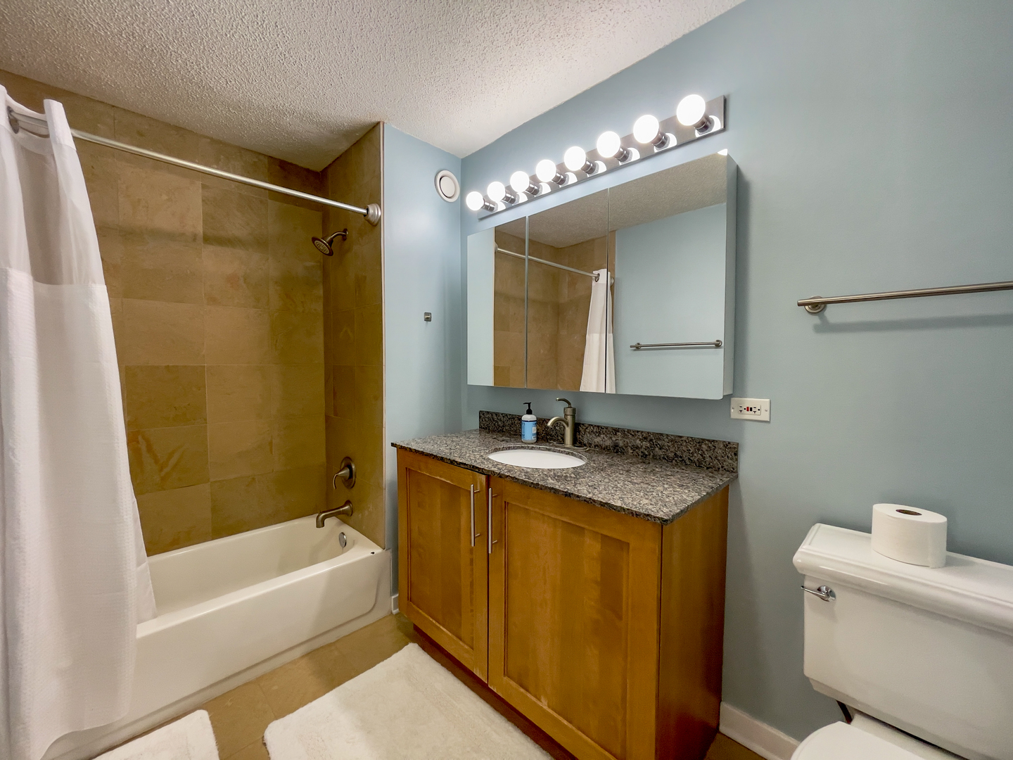 545 N Dearborn Street Unit: 2501