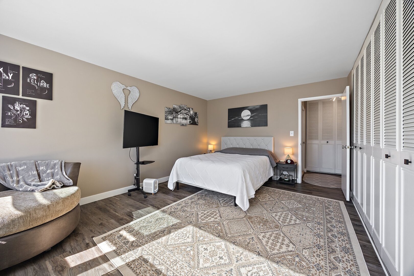 4250 N Marine Drive Unit: 806