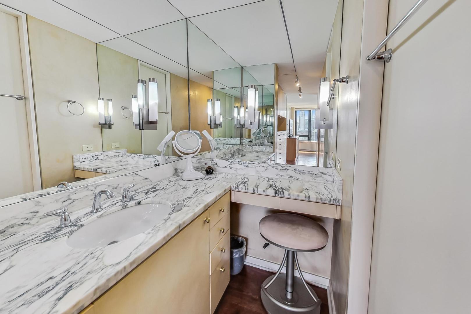 1555 N Astor Street Unit: 36E