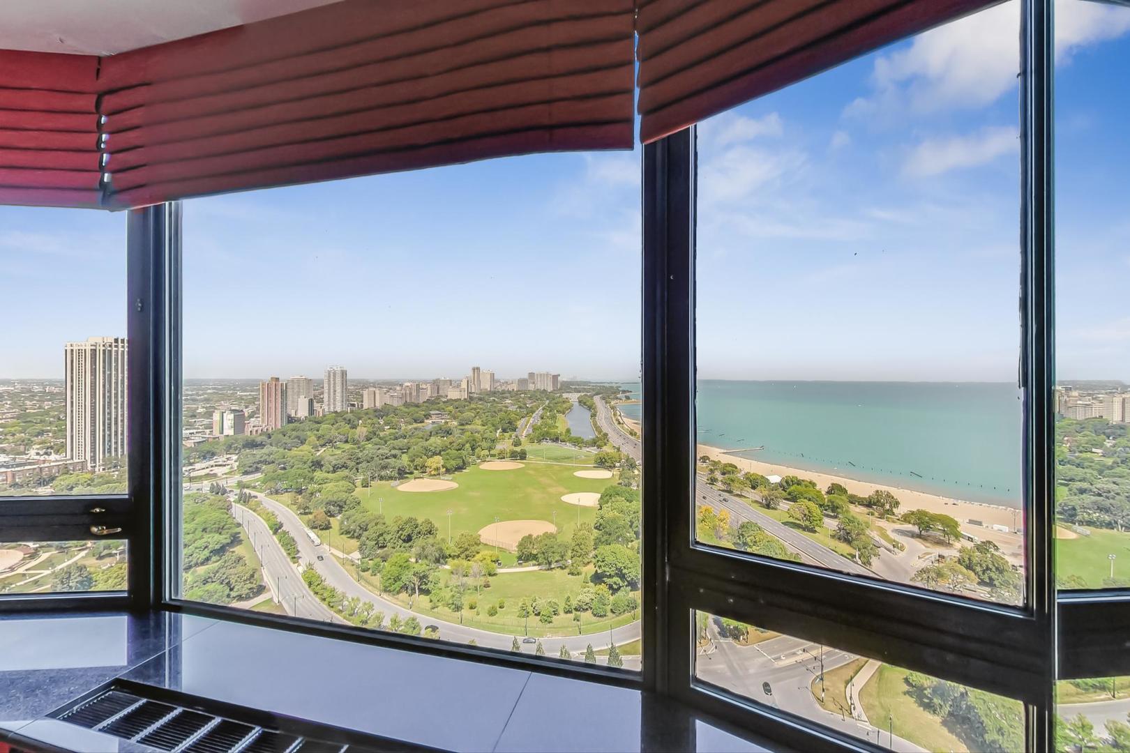 1555 N Astor Street Unit: 36E