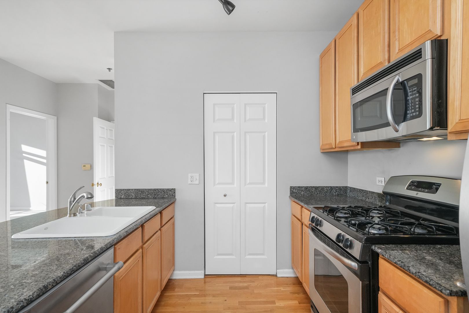 400 W Ontario Street Unit: 1708