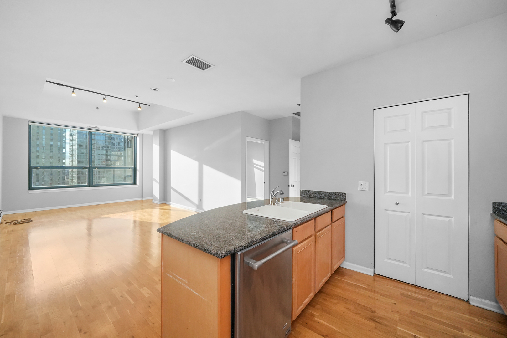 400 W Ontario Street Unit: 1708