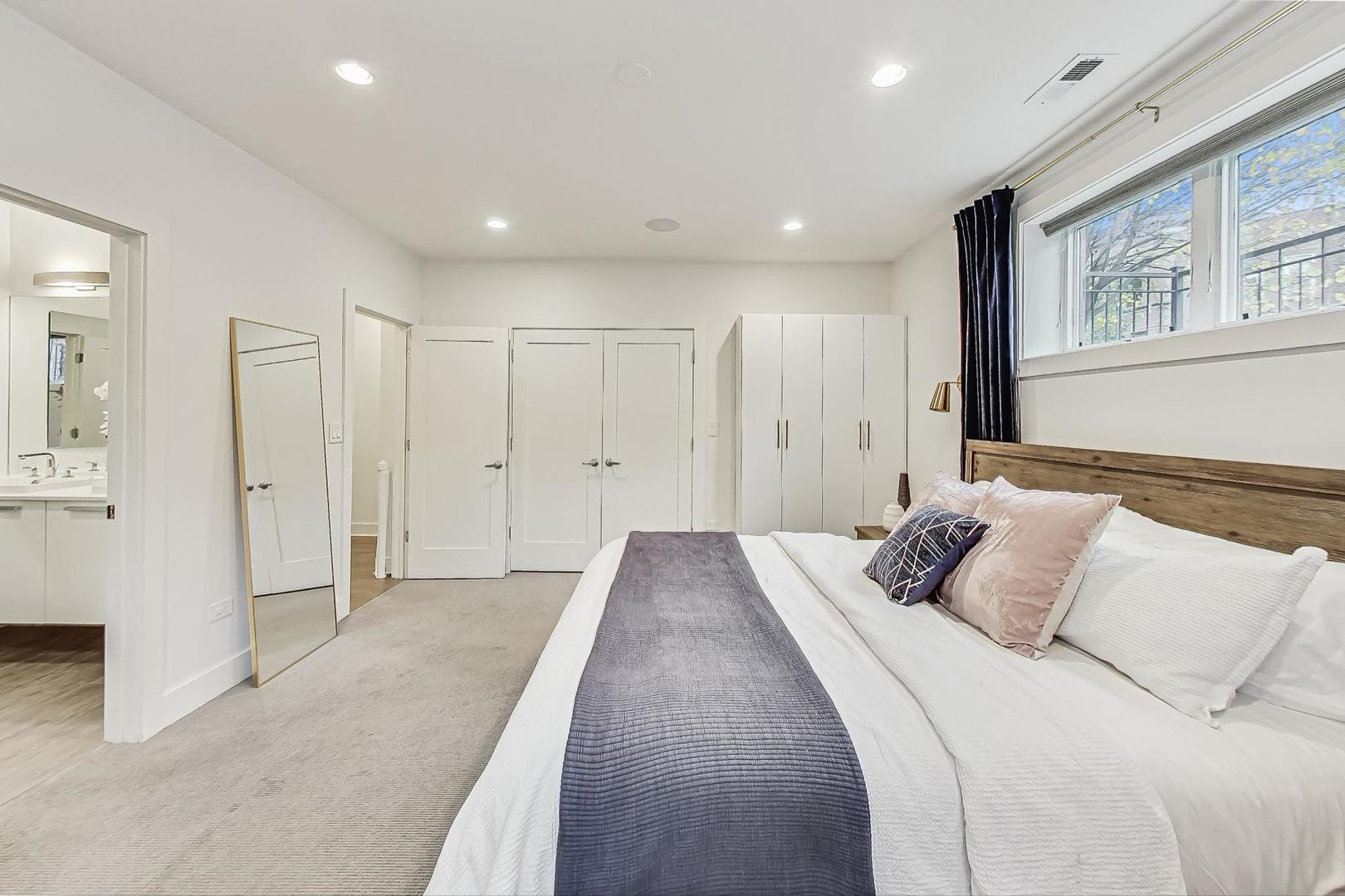 900 N Hoyne Avenue Unit: 1S