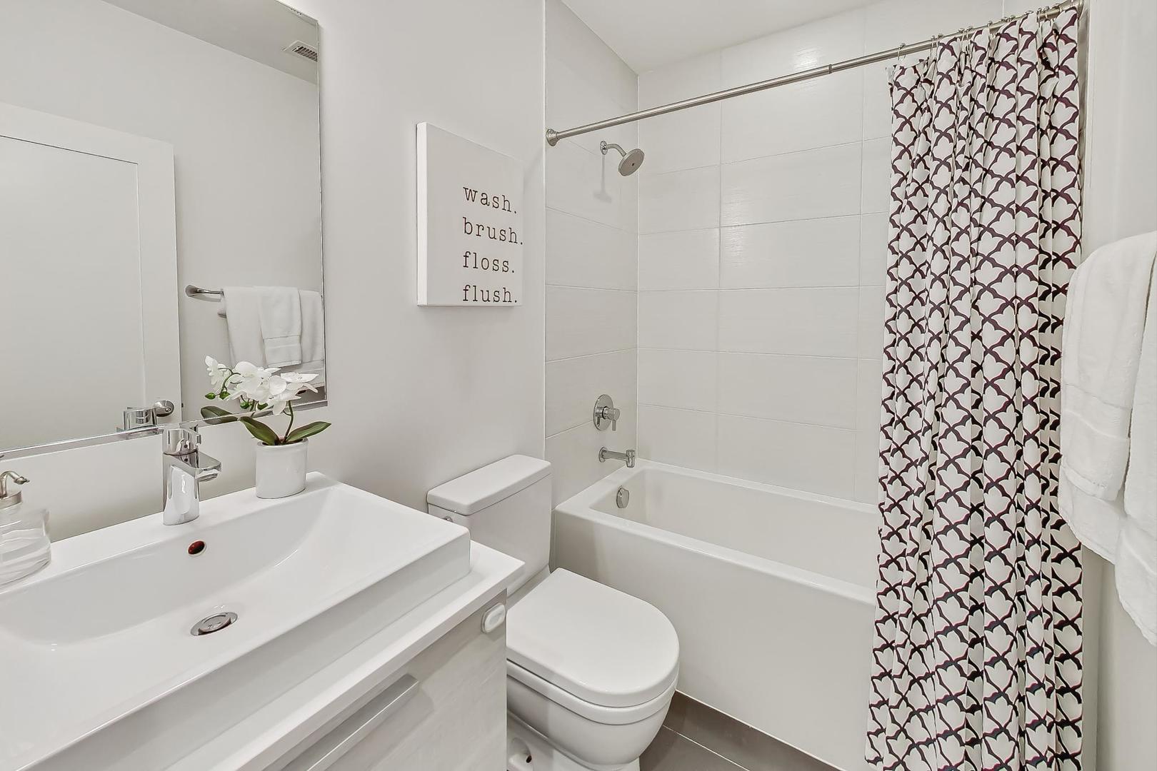 900 N Hoyne Avenue Unit: 1S