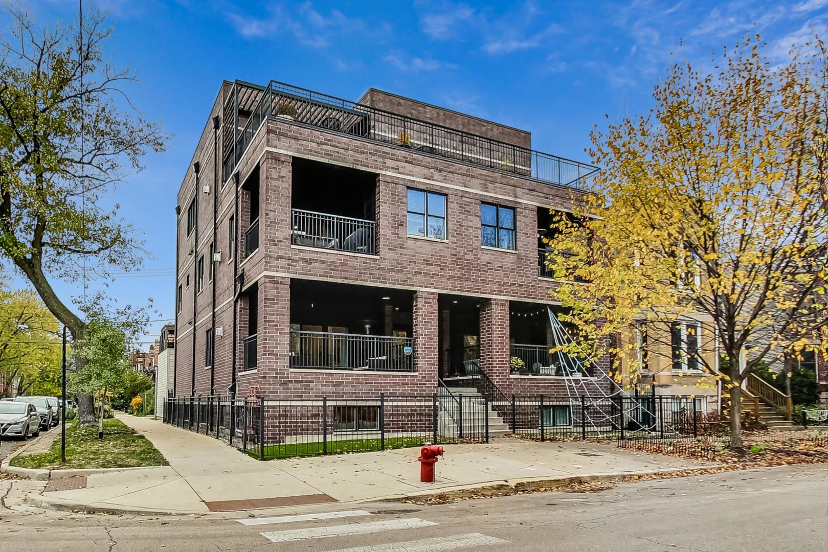 900 N Hoyne Avenue Unit: 1S