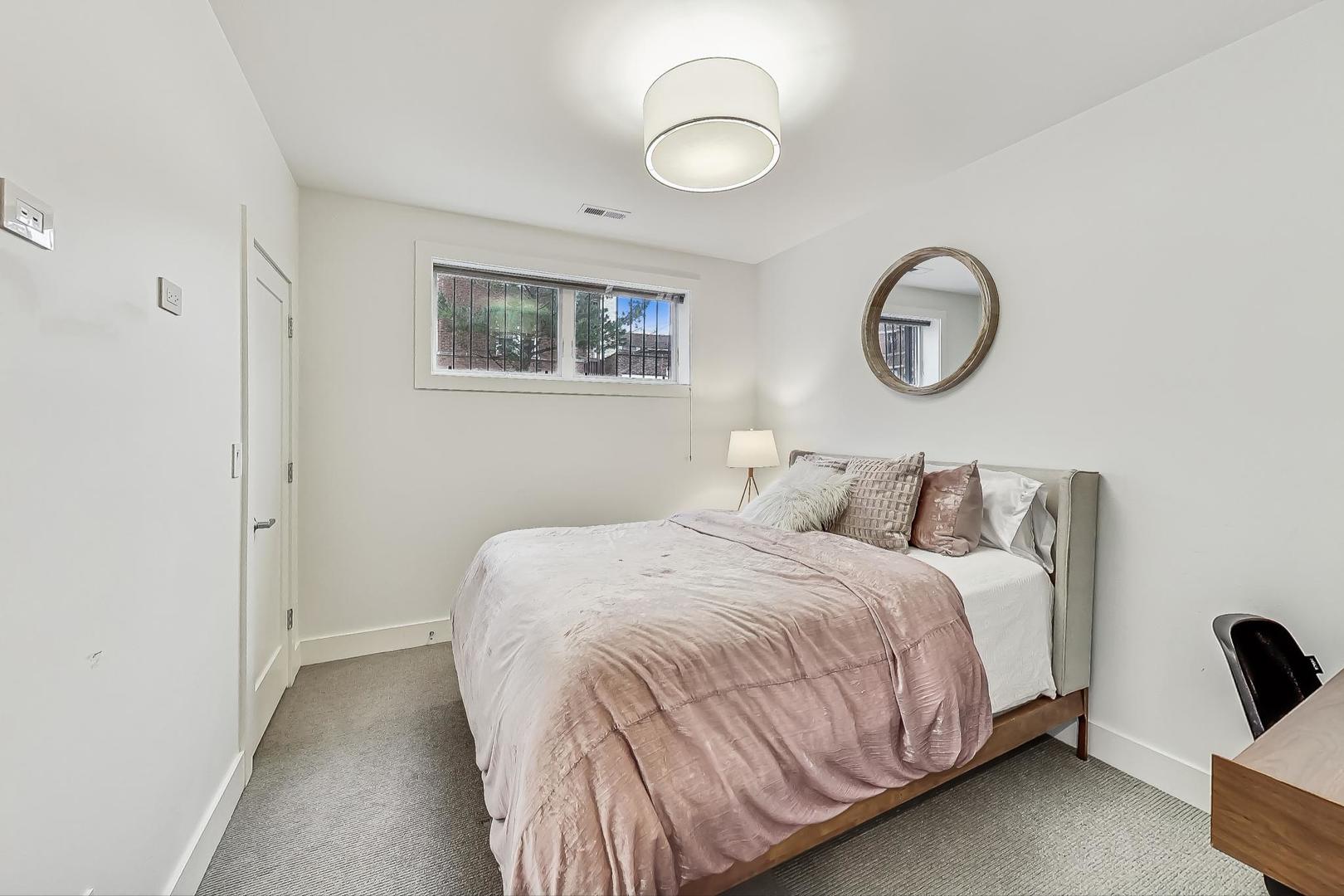 900 N Hoyne Avenue Unit: 1S