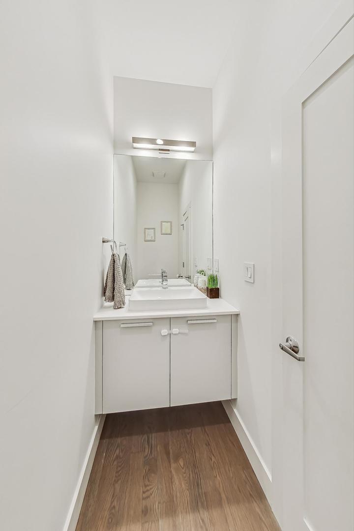 900 N Hoyne Avenue Unit: 1S