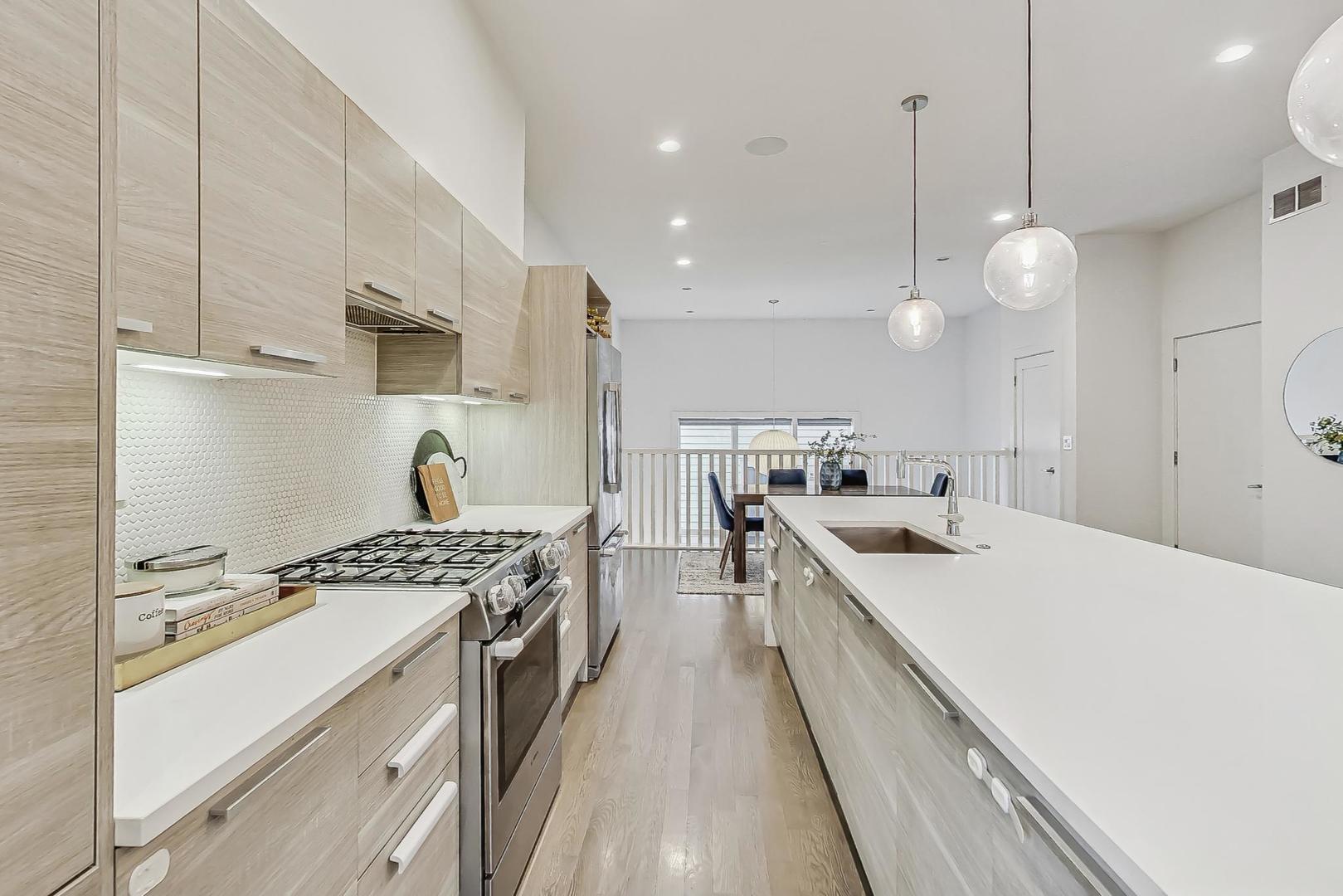 900 N Hoyne Avenue Unit: 1S