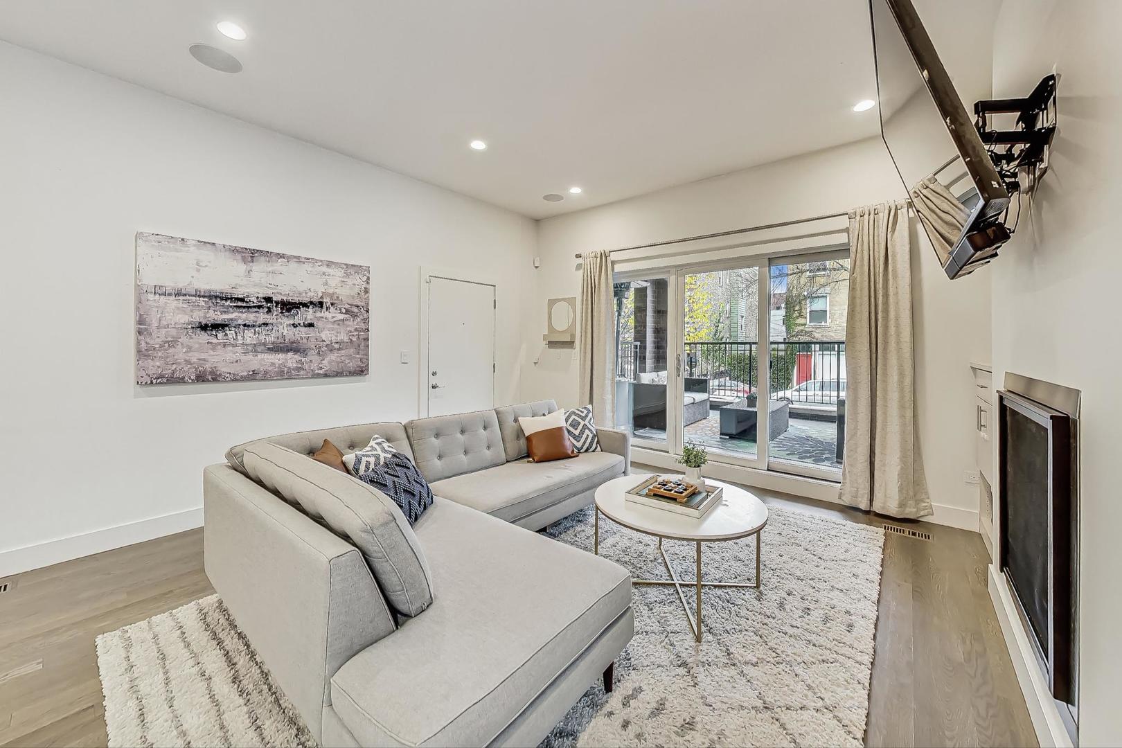 900 N Hoyne Avenue Unit: 1S