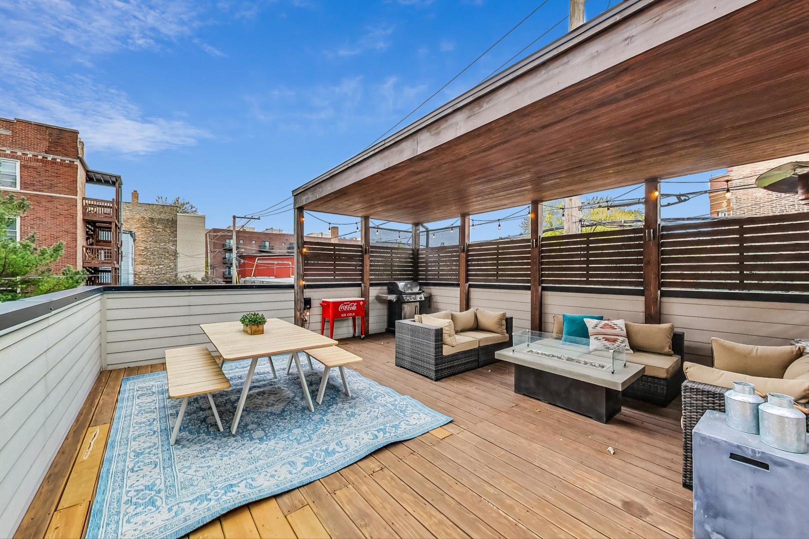 900 N Hoyne Avenue Unit: 1S