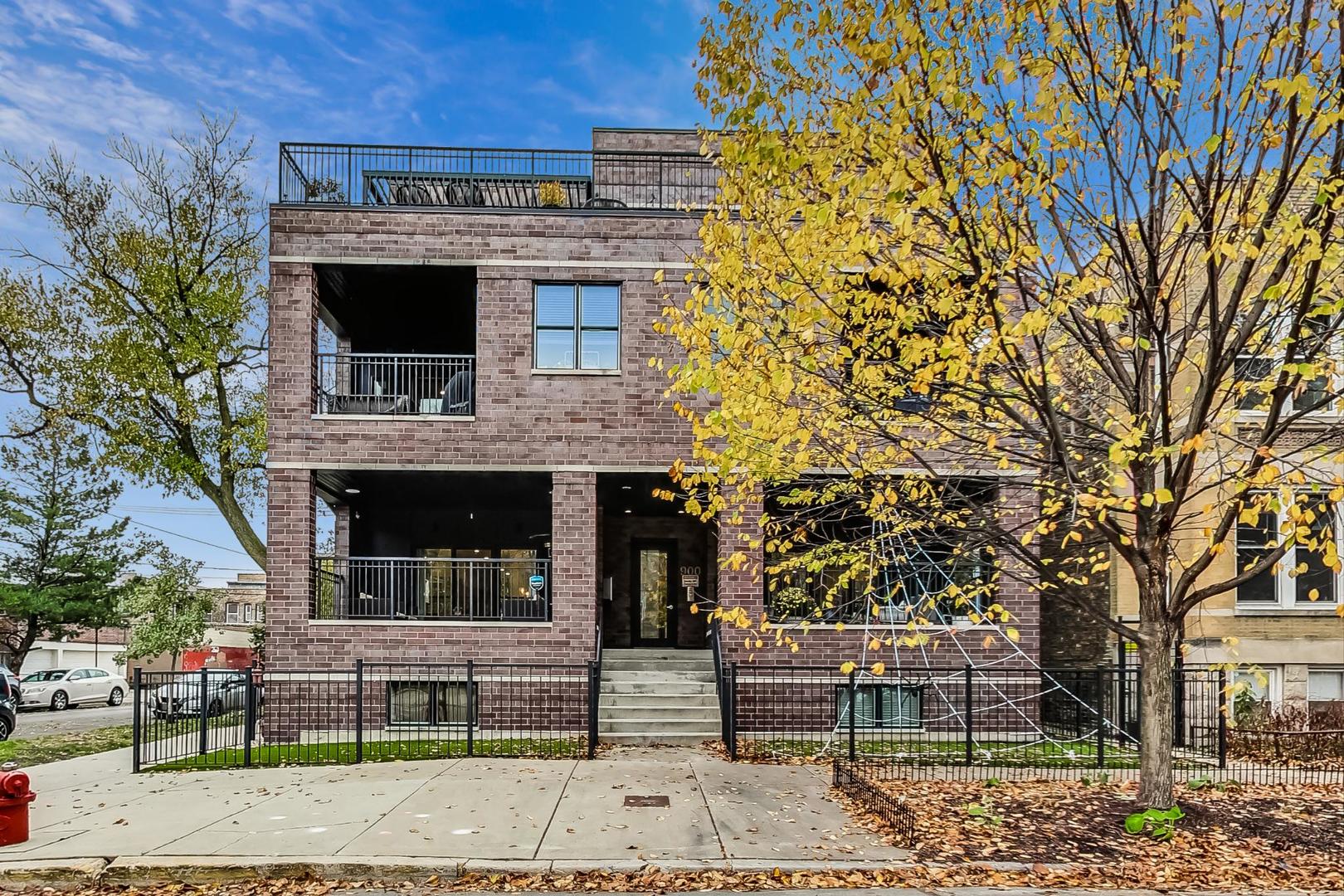 900 N Hoyne Avenue Unit: 1S
