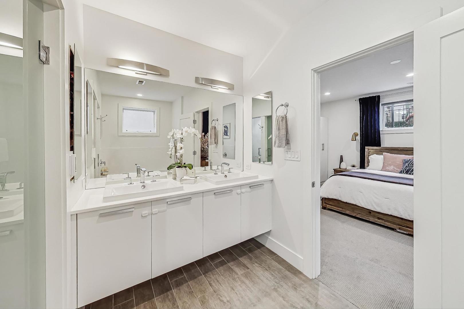 900 N Hoyne Avenue Unit: 1S