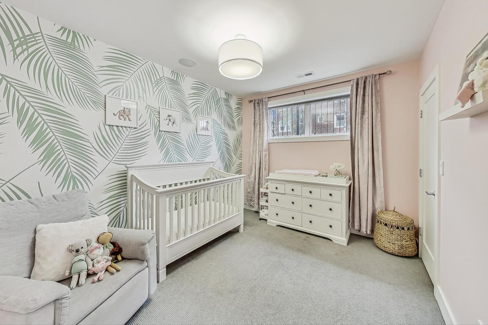 900 N Hoyne Avenue Unit: 1S