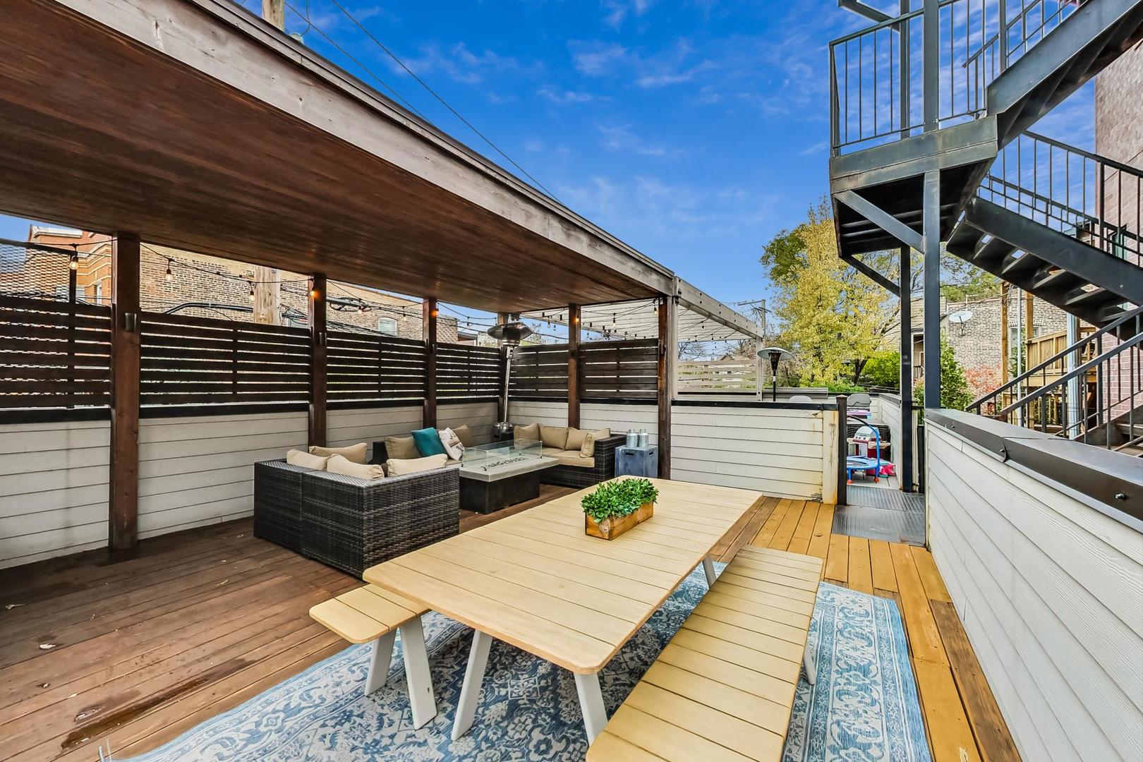 900 N Hoyne Avenue Unit: 1S