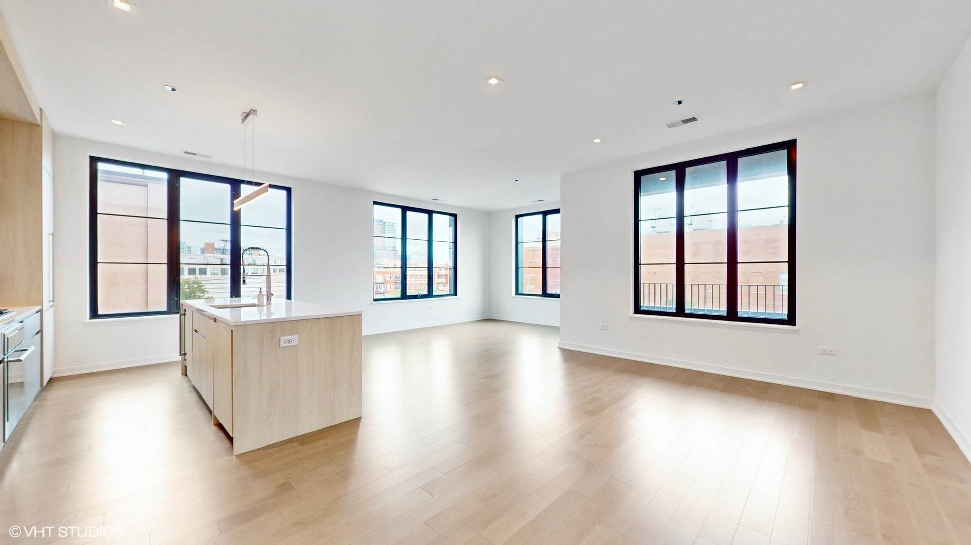 1400 W Monroe Street Unit: 5E