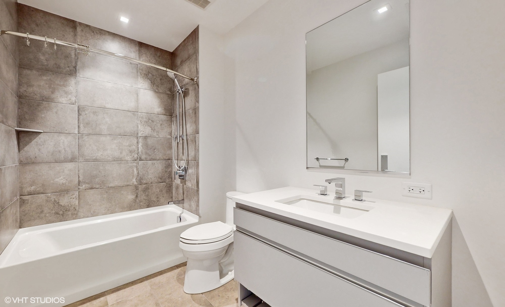 1400 W Monroe Street Unit: 5E