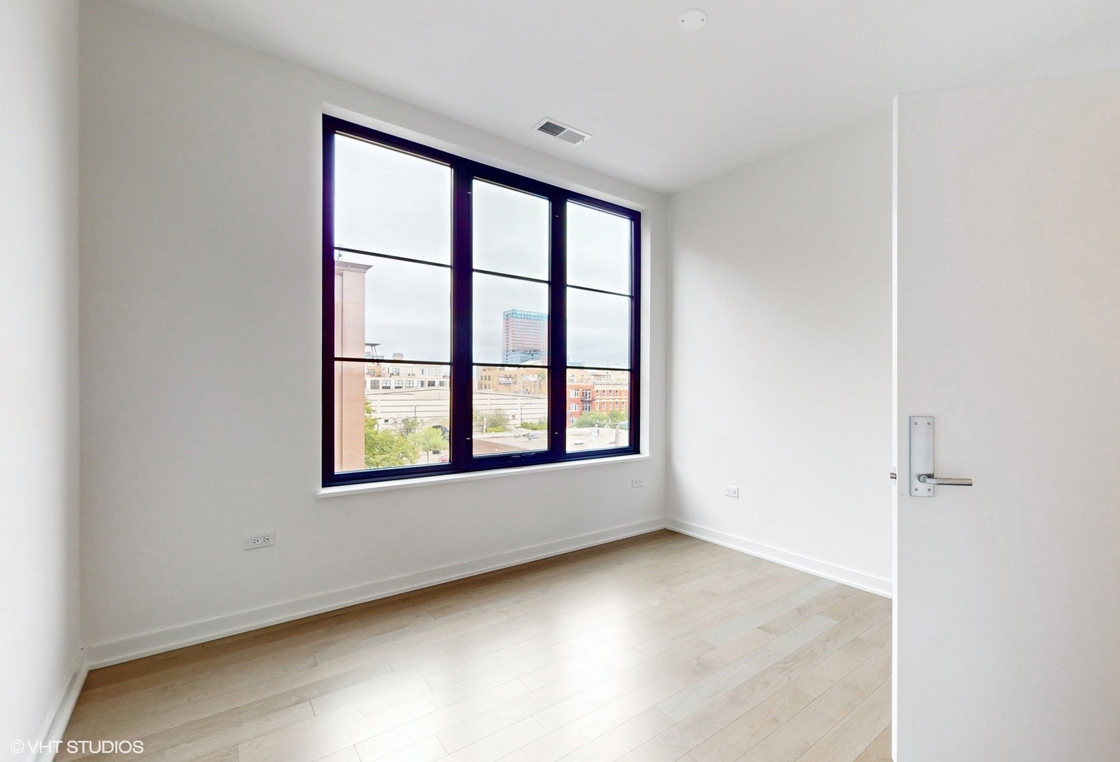 1400 W Monroe Street Unit: 5E