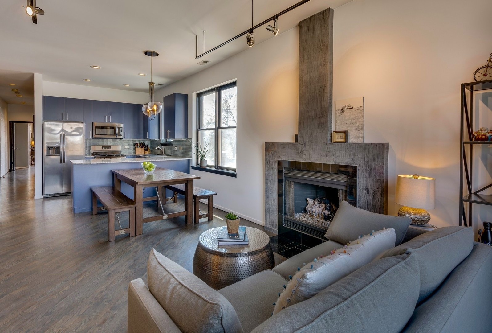 2031 W EVERGREEN Avenue Unit: 4W