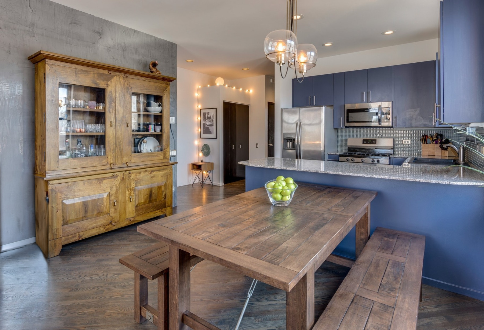 2031 W EVERGREEN Avenue Unit: 4W