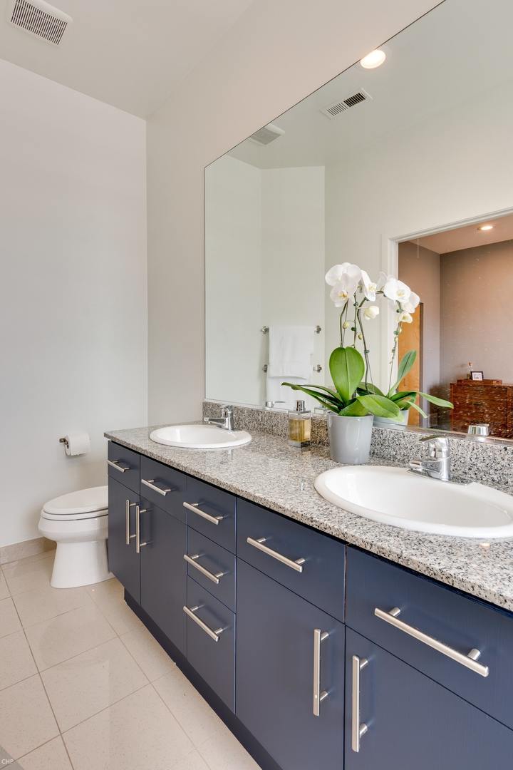 2031 W EVERGREEN Avenue Unit: 4W