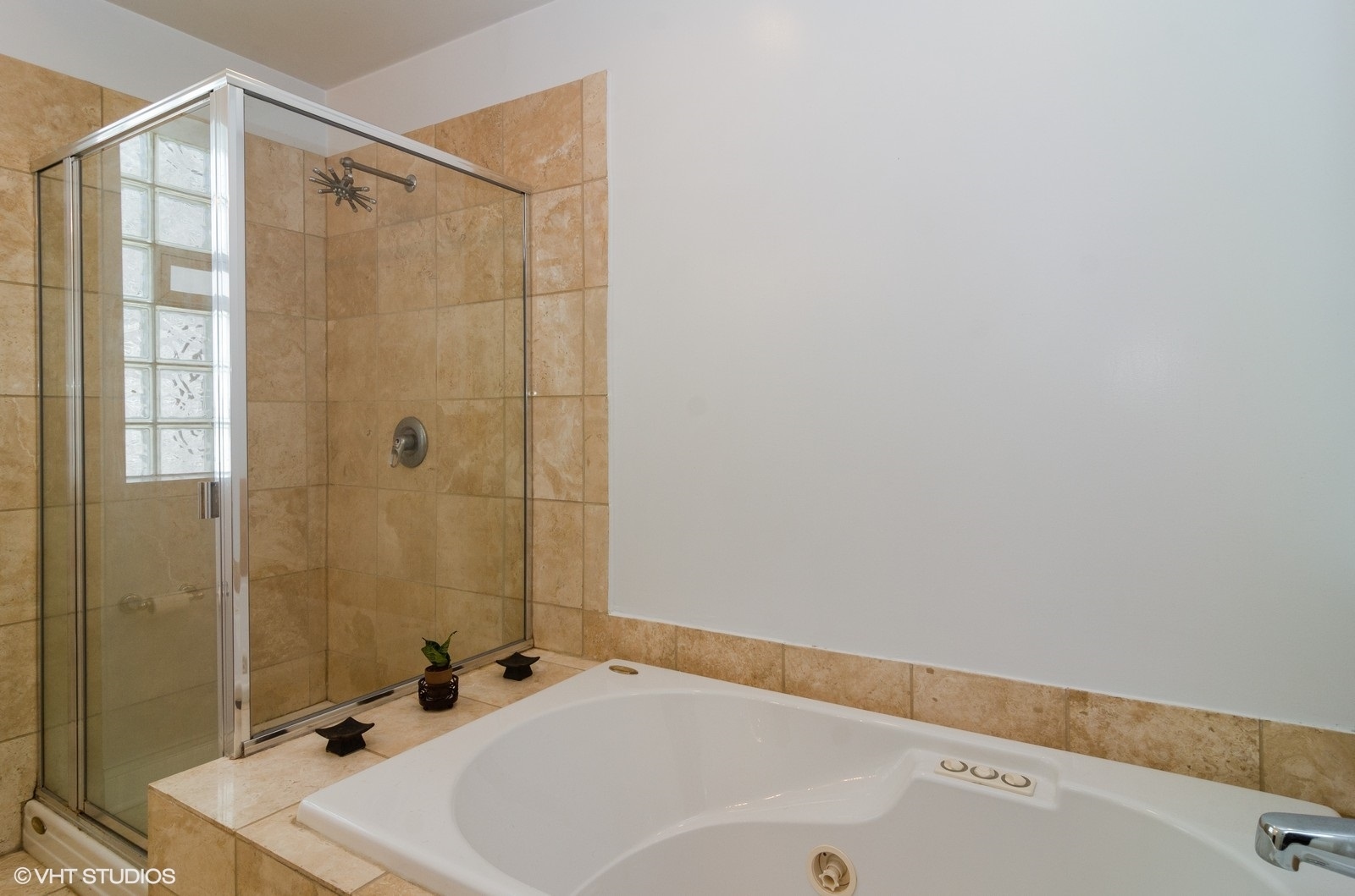 2228 N Seeley Avenue Unit: 2