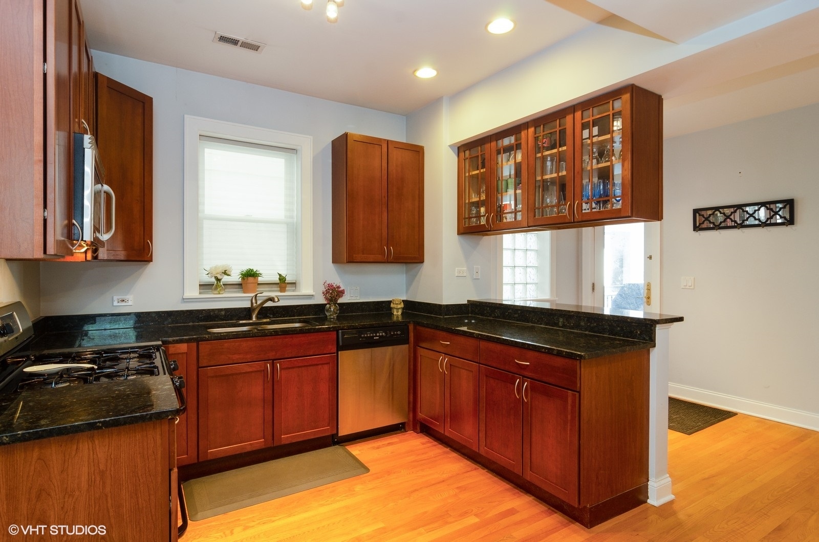 2228 N Seeley Avenue Unit: 2