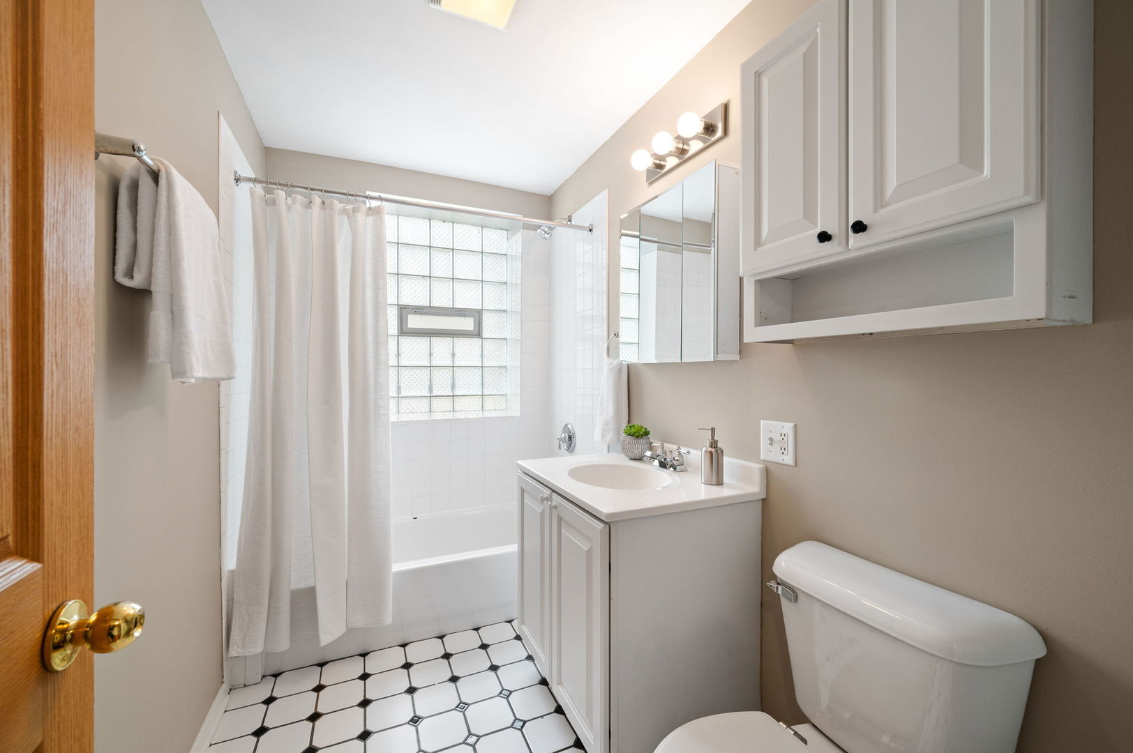 4544 N Troy Street Unit: 2