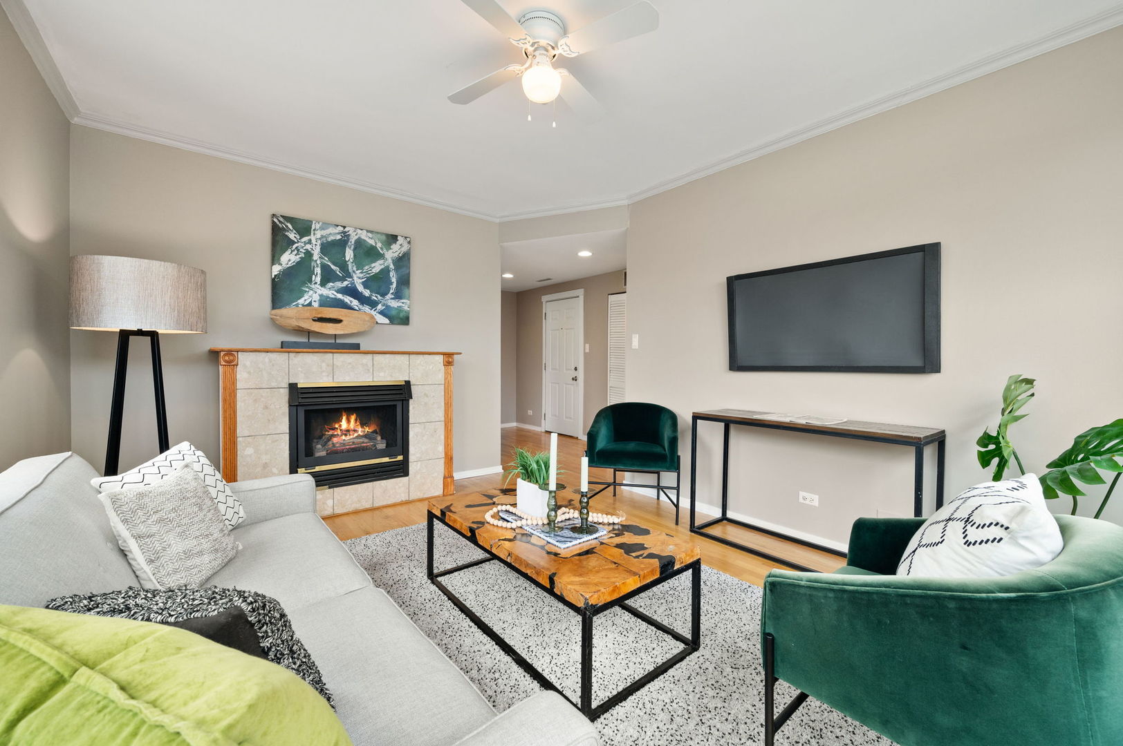 4544 N Troy Street Unit: 2