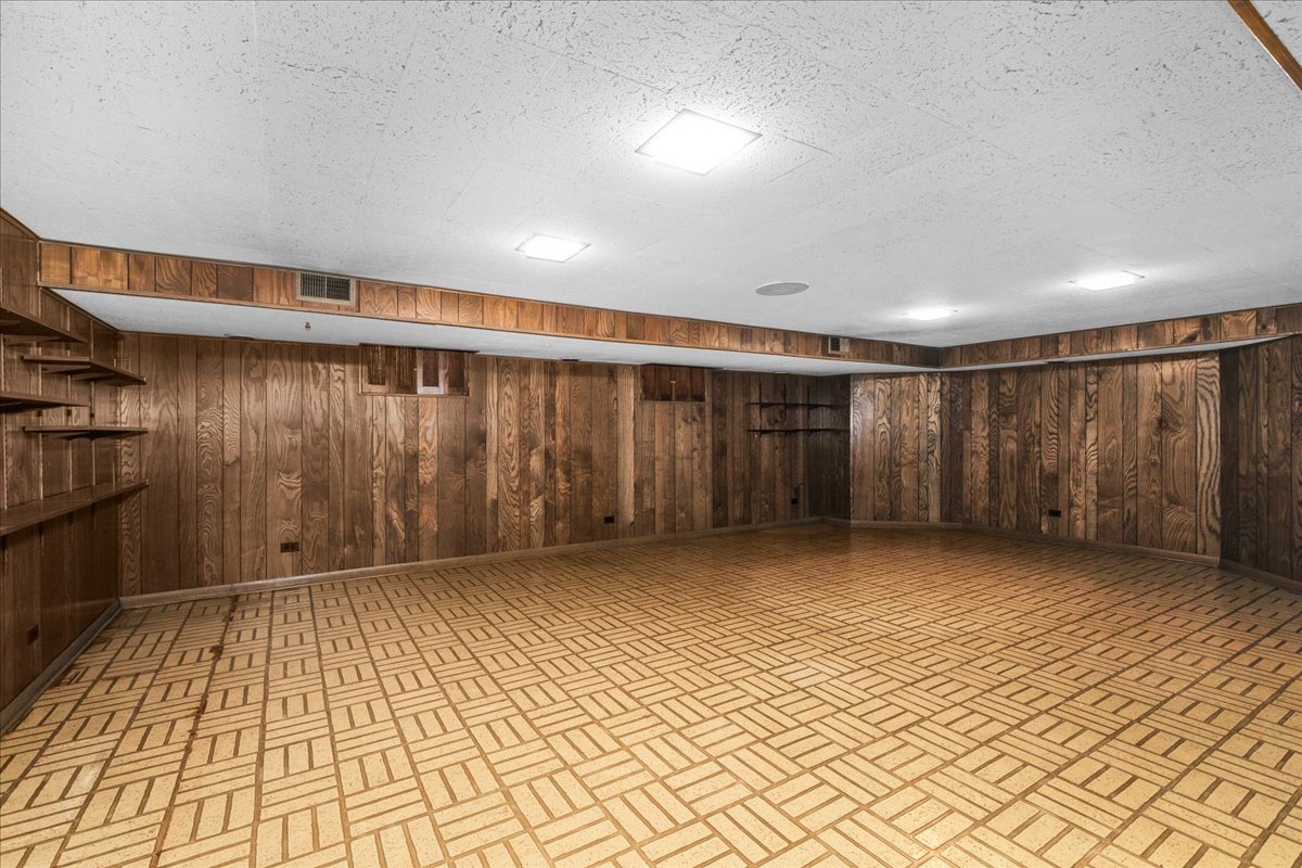 3227 Greenleaf Avenue