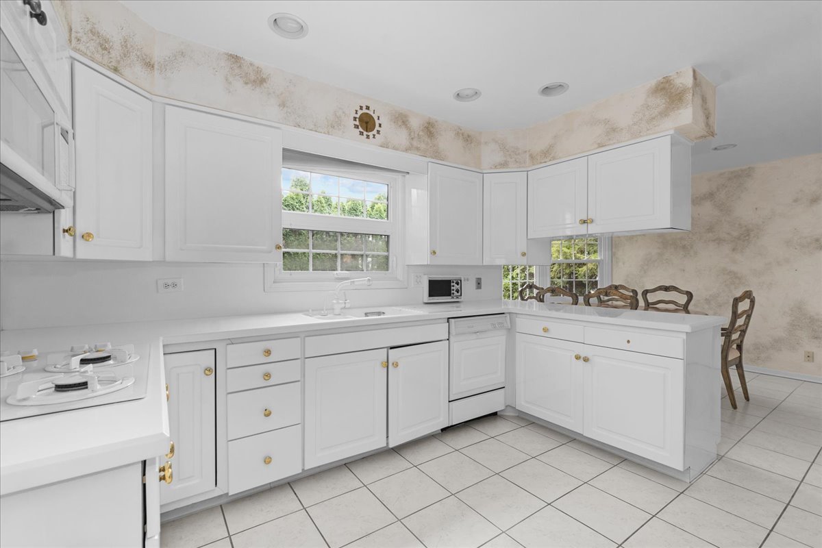 3227 Greenleaf Avenue