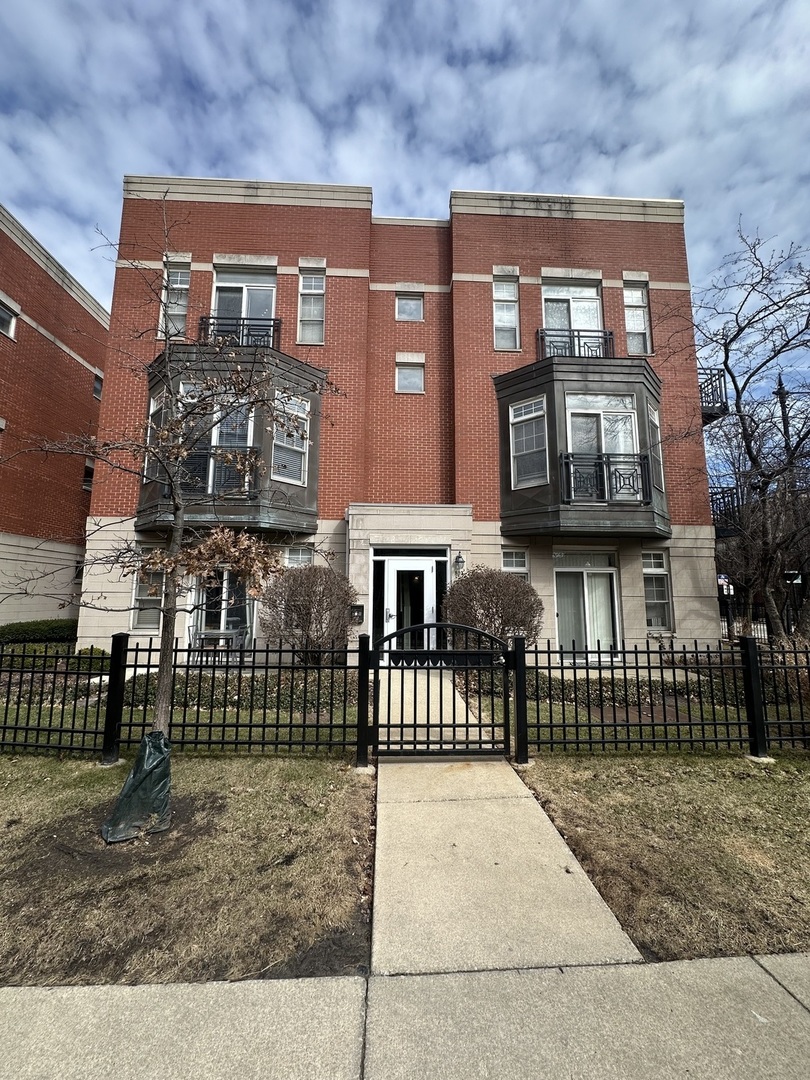 802 W University Lane Unit: 3B