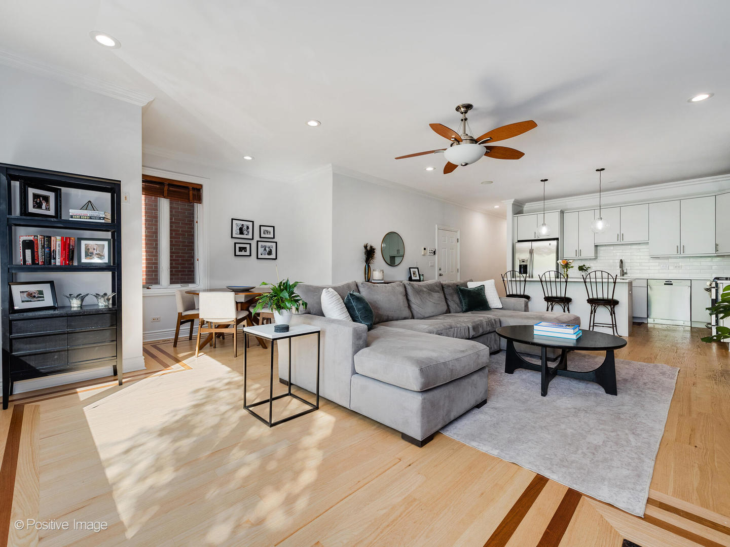 3923 N ASHLAND Avenue Unit: 201