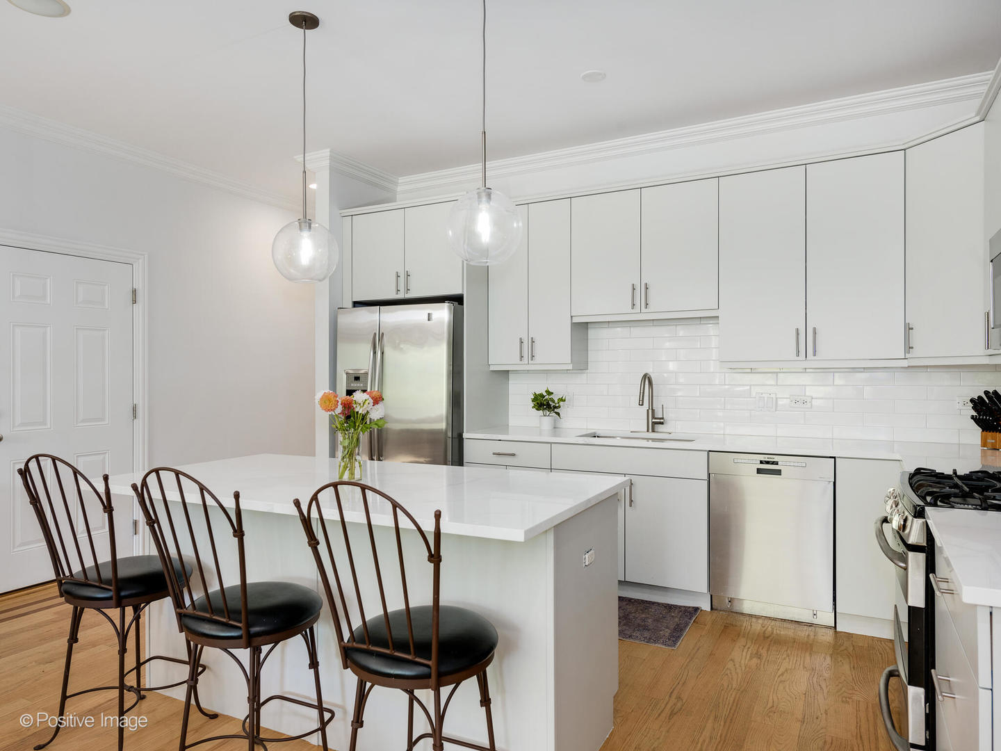 3923 N ASHLAND Avenue Unit: 201