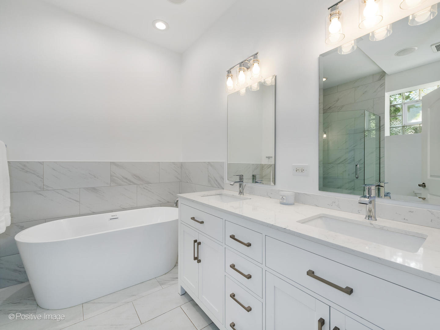 3923 N ASHLAND Avenue Unit: 201