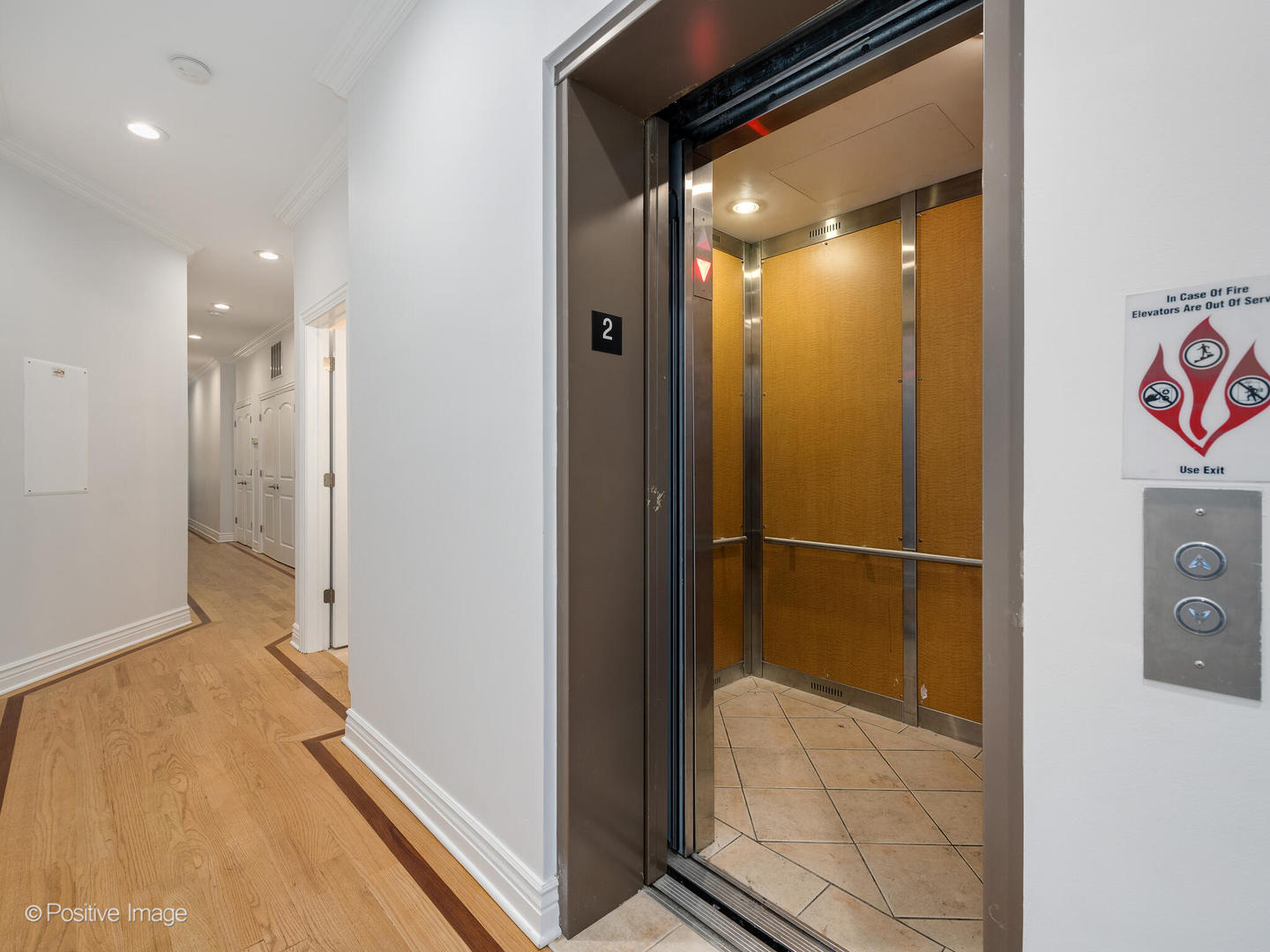 3923 N ASHLAND Avenue Unit: 201